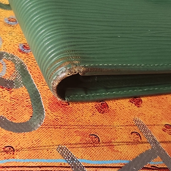 Green Louis Vuitton Epi Snap Wallet - Picture 13 of 16